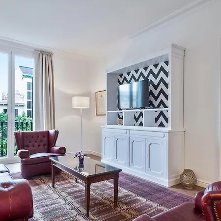 Casa Batllo - Luxury Historic 4bd 4bth For 9 Guests アパート