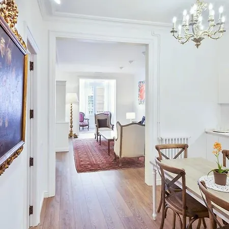 アパート Casa Batllo - Luxury Historic 4bd 4bth For 9 Guests バルセロナ